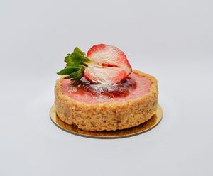 Gluten free and vegan strawberry tart at Ninna Homemade Bakery in Dubai