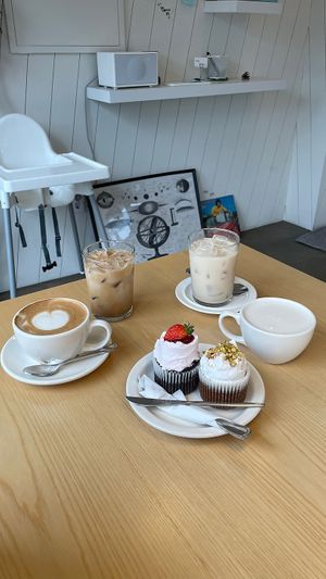 Winter berry and carrot cake with lavender lattes (one with and one without coffee)  at Early Breakfast Club in Gyeonggi-do