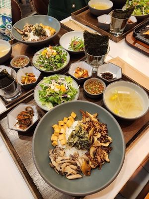  at Siraegidameun in Seoul