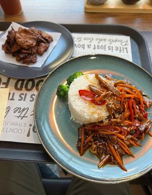 Vegan酱蔬盖饭 at Happy Veggie - 天街素食 in Budapest