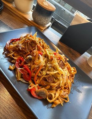 Vegan蔬菜炒面 at Happy Veggie - 天街素食 in Budapest
