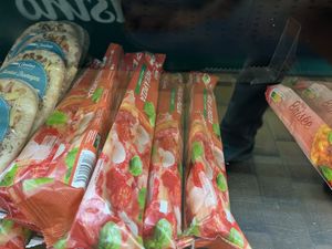 Vegan pizza dough  at Petit Casino in Chamrousse