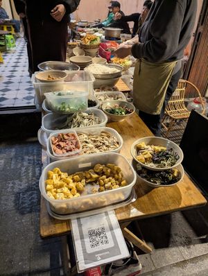  at Chay Vỉa Hè in Hanoi