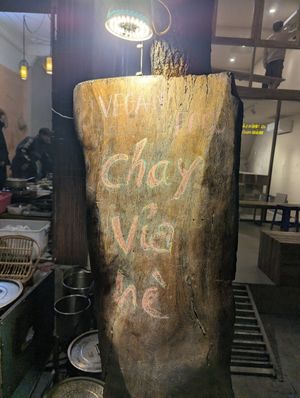  at Chay Vỉa Hè in Hanoi