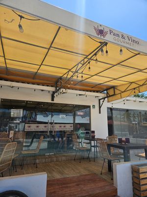  at Pan & Vino in Puerto Villamil