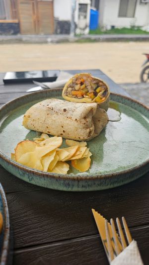 Vegetarischer Wrap at Pan & Vino in Puerto Villamil