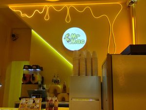 Wear sunglasses 😎 it's bright 🌞 inside at Mr Mac in Nha Trang