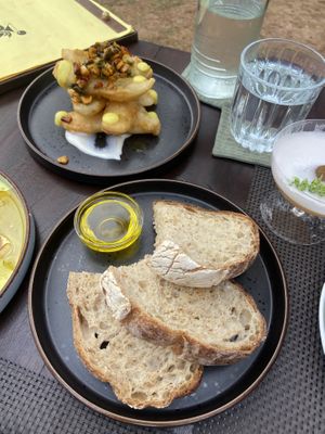   at Smoke & Bitters in Dikwella