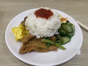 How to use hot rice to warm up cold veggies without a microwave!  at Gongbin Sushi Guan 宮賓素食舘 in Chiayi