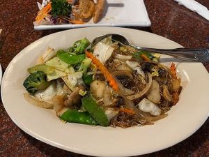 Vegan pad woon sen with veggies (you can ask for fried tofu instead) at Royal YUM in Denton