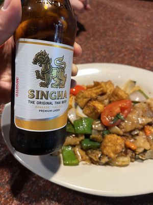 Drunken noodle with fried tofu, and singha 🩵  at Royal YUM in Denton
