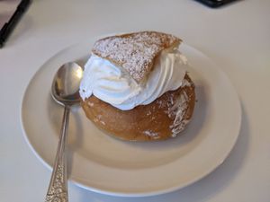 Vegan Semla! 😋 39 SEK - 5/5 at Almas Café AB in Borlaenge