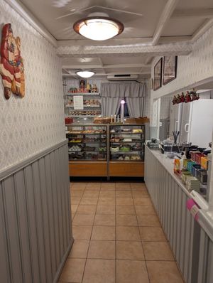  at Almas Café AB in Borlaenge