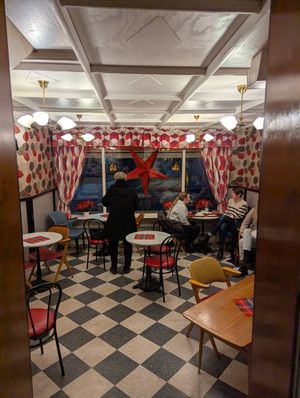  at Almas Café AB in Borlaenge