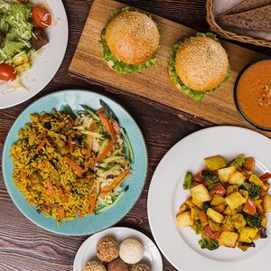 vegan, vegetarian, raw food, fresh juices and variety of ayurvedic and herbal teas at Rada in Krasnoyarsk