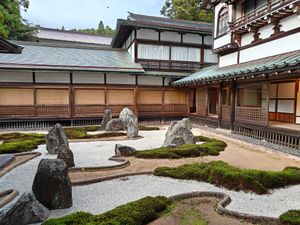One of the inner gardens at Fukuchiin - 福智院 in Wakayama