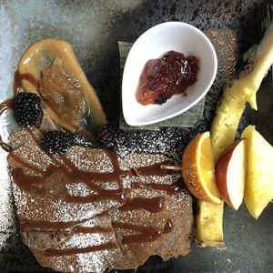 Pancakes de farine de sarrasin at Invitation V in Montreal