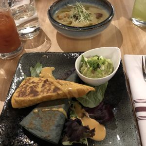 Quesadilla et saucisse avec sauce mexicaine et Soupe du jour au chou-fleur at Invitation V in Montreal