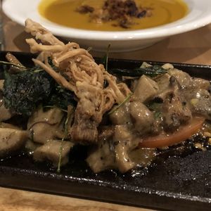 Assortiment de champignons en papillote at Invitation V in Montreal