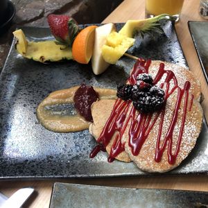 Pancakes de sarrasin at Invitation V in Montreal