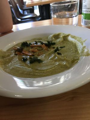 Broccoli cream soup at Invitation V in Montreal