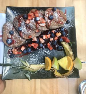 Pankakes de sarrasin 🍓 at Invitation V in Montreal