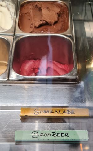 Display of ice cream #Veganuary at Granatella Eis in Bonn