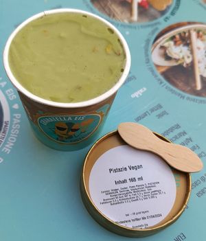 Vegan pistachio gelato from vending machine #Veganuary at Granatella Eis in Bonn