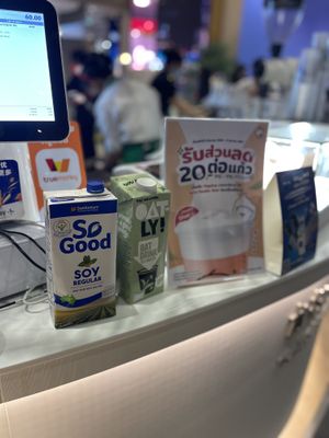 Oat and soy 25 extra  at Kamukamu - ICONSIAM in Bangkok