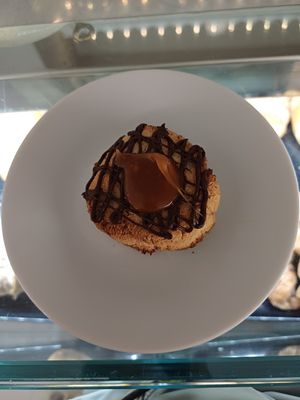 Nuovi, deliziosi biscotti veg cocco e burro di arachidi! Morbidissimi e con una leggera nota di limone. at Crema & Cioccolato in Bari