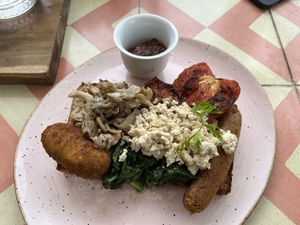 The “Shala” English breakfast plate—vegan edition!  at Dots Bay House in Dikwella