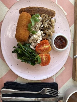 Vegan shala breakfast - Scrambled tofu, vegan sausage, mushrooms  at Dots Bay House in Dikwella