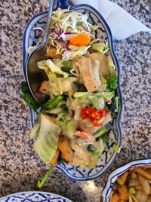 Peanut stir fry with fried tofu 👌 at Alaska Taste of Thai in Anchorage