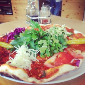 Vegan Lahmacun at Amara Stühlinger in Freiburg