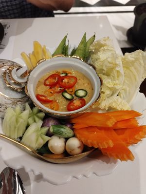 Soya bean dip with very interesting vegetables for starters at Vegan Mahanakhon in Bangkok