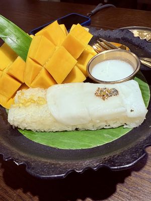 Mango and sticky ricee  at Vegan Mahanakhon in Bangkok
