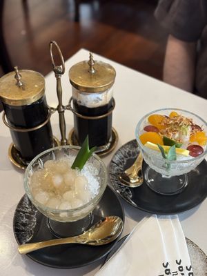 Thai coffee and deserts  #Veganuary at Vegan Mahanakhon in Bangkok