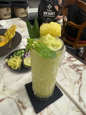 Lime and pineapple 🍍  #Veganuary at Vegan Mahanakhon in Bangkok