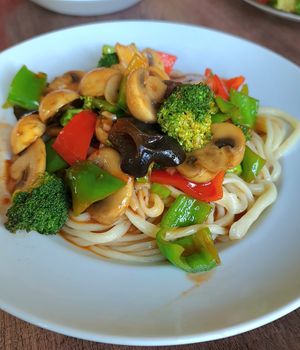 Noodles with broccoli, wood ear and bell pepper #Veganuary at Mukam in Bonn