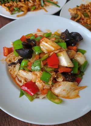 Noodles with napa cabbage, bell pepper and mu er #Veganuary at Mukam in Bonn