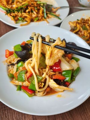 Noodles with napa cabbage, bell pepper and mu er #Veganuary at Mukam in Bonn