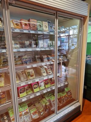 Vegane Fleisch und Käsealternativen at ebl-naturkost - Ihr Bio-Fachmarkt in Zirndorf