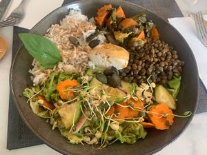 Le bowl de la cheffe  at Ah! La Belle Histoire in Concarneau