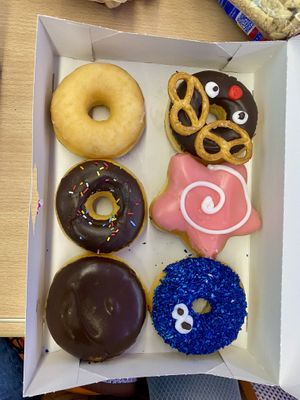  Donuts   at Dunkin' in Hamburg