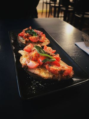  at Meow Pizzeria Verde in Innsbruck