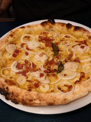 Carbonara at Meow Pizzeria Verde in Innsbruck