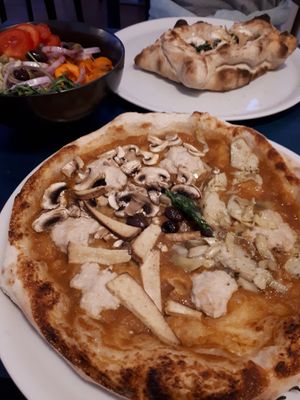  at Meow Pizzeria Verde in Innsbruck