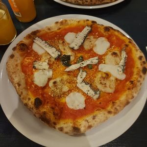 Quattro Formaggi at Meow Pizzeria Verde in Innsbruck
