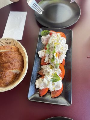 Burrata  at Meow Pizzeria Verde in Innsbruck