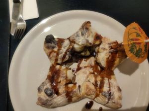 Stella dulce - desert pizza with hazelnut spread and pistachio cream. at Meow Pizzeria Verde in Innsbruck